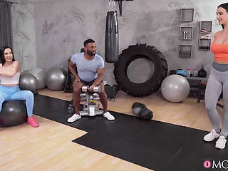 Momxxx - Interracial Threesome with Gym MILF