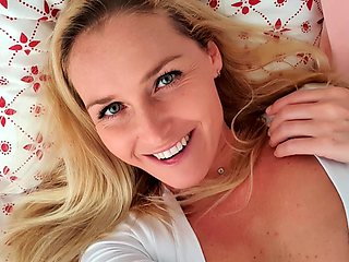 Mega breasted MILF blonde fingers her chubby cunt