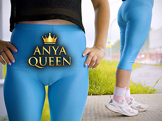 156 Goddess Anya&rsquo;s Tight Blue Leggings: Provocative Yoga Pants Ass Show