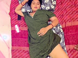 seduced the stepmom and took advantage of the opportunity and fuck the, Full Hindi video