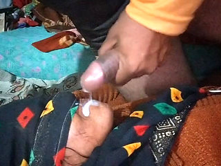 Meri step mama ki ladki hai Mera land chusa aur munh mein Pani le Liya