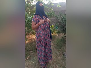 Hot Sexy Kitu Bhabhi Got Naked In The Jungle And Gave Her Friend A Full View Of Her Breasts And Pussy