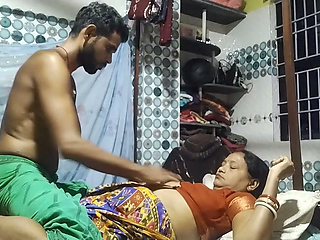 Aunty ne naya saree or blouse ke sath sex kra apne husband ke sath