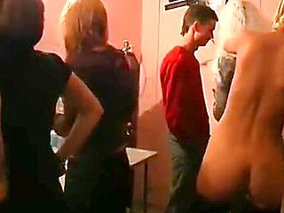 Oon cmnf exhibitionist