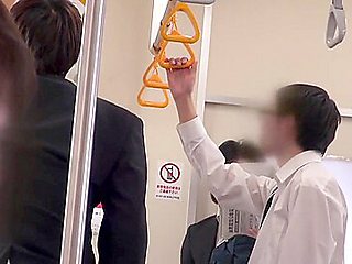 Ogura Momo fucked awesomely in the bus