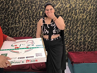 Pizza delivery boy fuck Indian lady