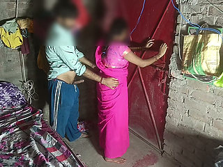 Secret sex in broad daylight, brother-in-law entered the sister-in-law's room and persuaded the sister-in-law to her, then sucked the nipples, choosing the sister-in-law, the sister-in-law landed the muscle and stood up to the doctor.