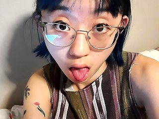 Amateur Webcam Cute Teen Plays Solo with Big Dildo